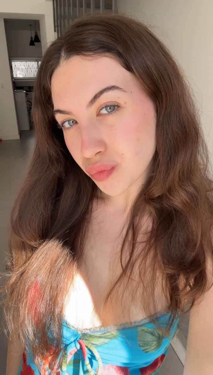 Nude girl Amber in Tokyo