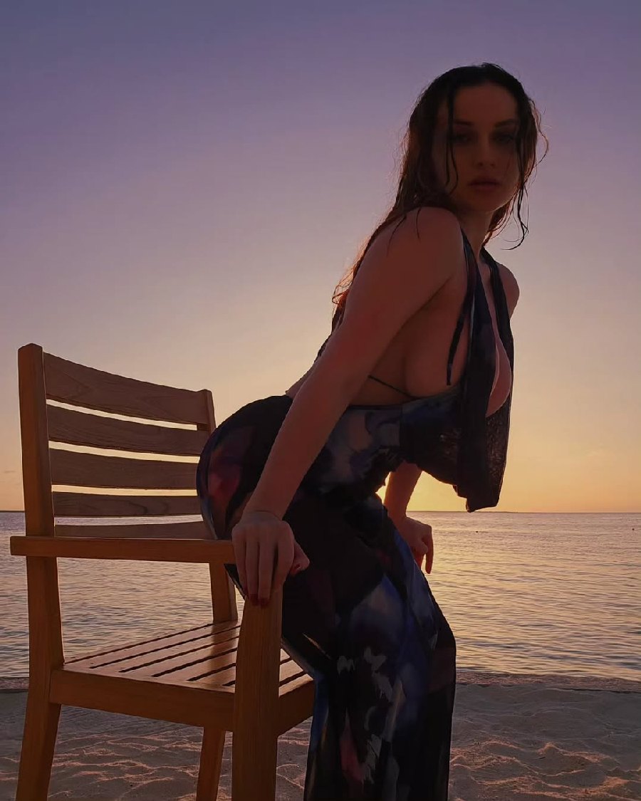 Sexy girl Miranda Faith nude in Tokyo