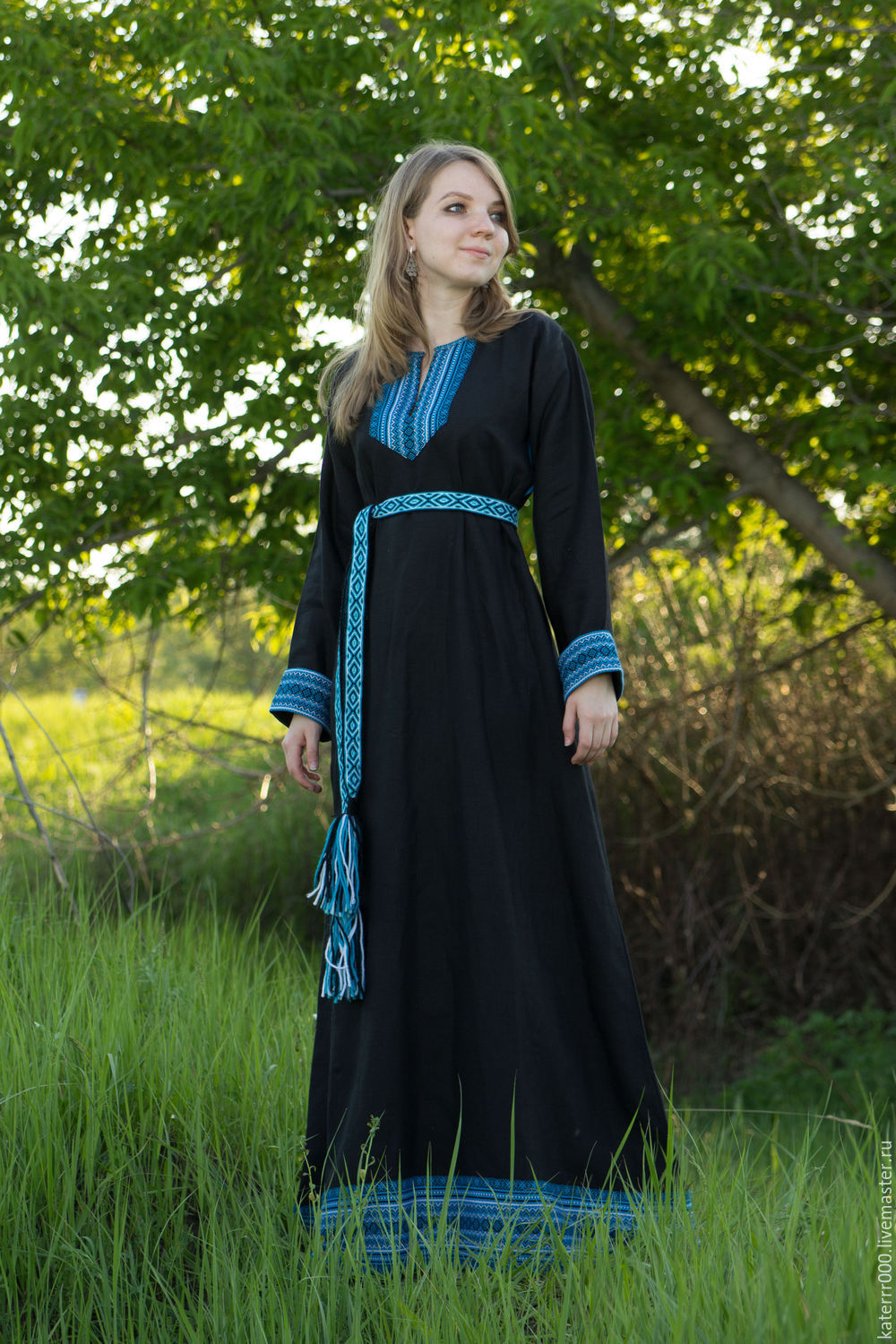 Women in Slavic costumes in Tokyo